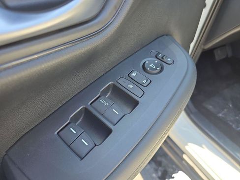 New 2027 Honda HR-V LX image 8