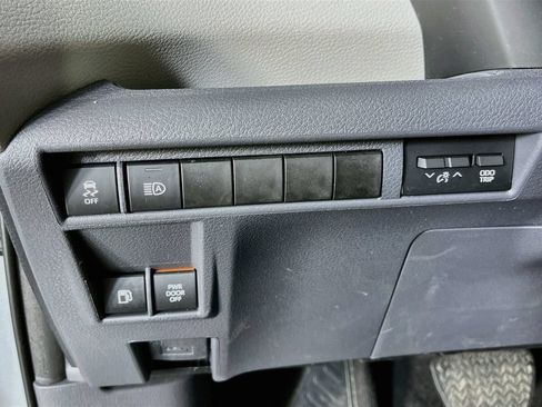 Used 2023 Toyota Sienna XLE AWD/4WD image 13