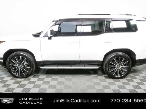 Used 2024 Lexus GX 550 w/ Accessory Package (2T) AWD/4WD image 32