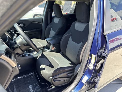 Used 2016 Jeep Cherokee Sport AWD/4WD image 11