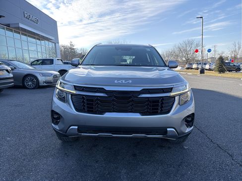 Used 2024 Kia Seltos EX image 2