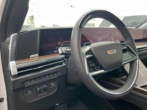 Used 2025 Cadillac Escalade Sport Platinum image 18