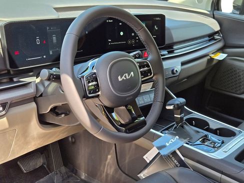 New 2026 Kia Carnival EX FWD image 17