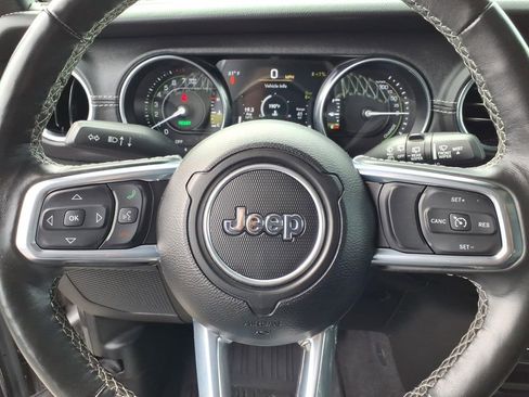 Used 2023 Jeep Wrangler Unlimited Sahara w/ Cold Weather Group AWD/4WD image 5