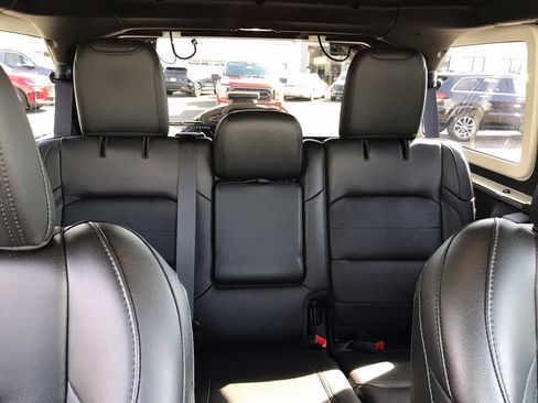 Used 2022 Jeep Wrangler Unlimited Sahara AWD/4WD image 18
