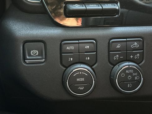 Certified 2025 Chevrolet Silverado 2500 LTZ w/ LTZ Premium Package image 38