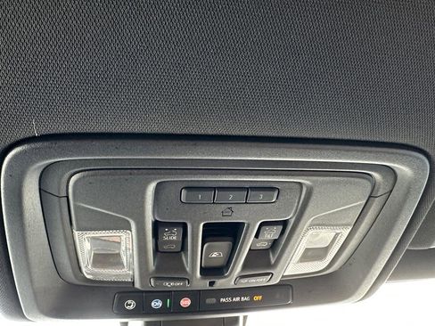 Used 2022 Chevrolet Silverado 2500 High Country w/ Z71 Off-Road Package image 17