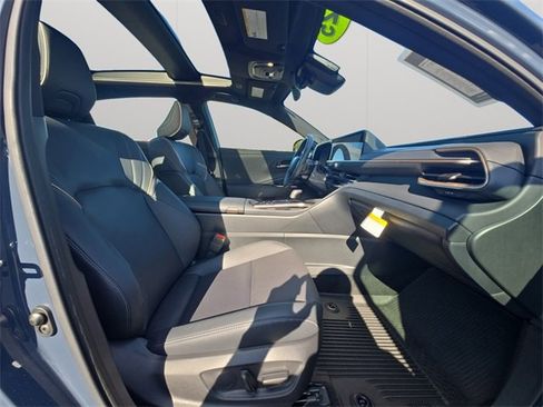 Used 2025 Toyota Crown Limited image 14