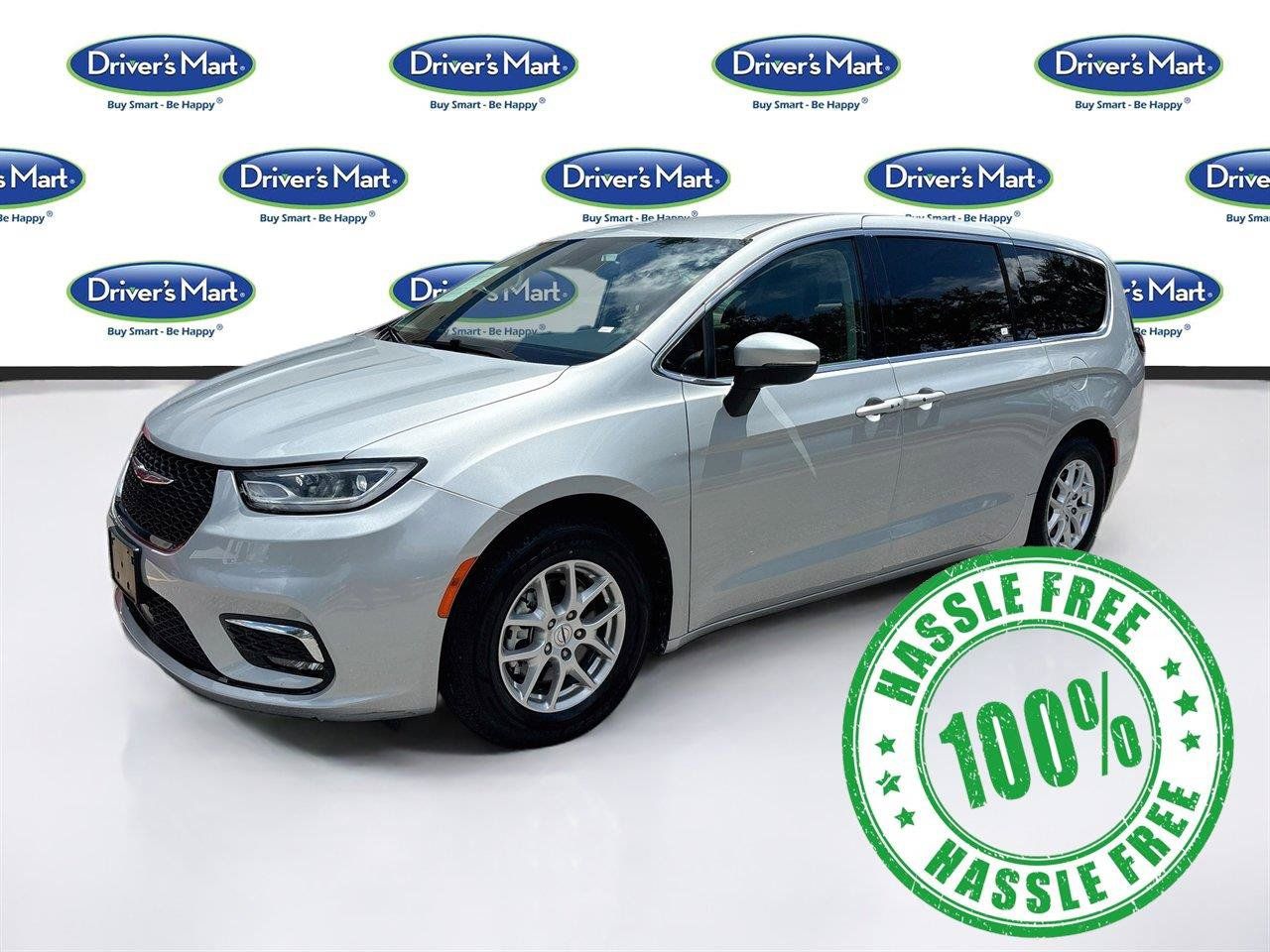 Used 2023 Chrysler Pacifica Touring-L FWD image 3