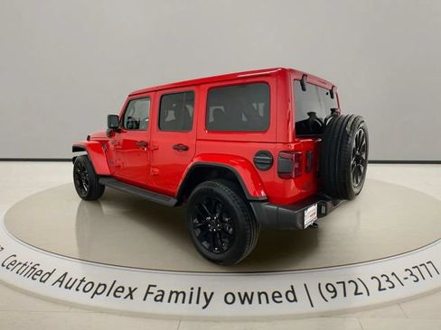 Used 2025 Jeep Wrangler Unlimited Sahara w/ Safety Group AWD/4WD image 3