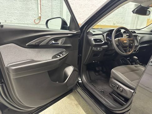 Used 2022 Chevrolet TrailBlazer LT w/ Convenience Package FWD image 13