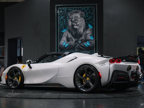 Used 2022 Ferrari SF90 Spider image 26
