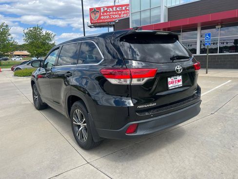 Used 2017 Toyota Highlander Plus w/ Carpet Mat Package AWD/4WD image 8