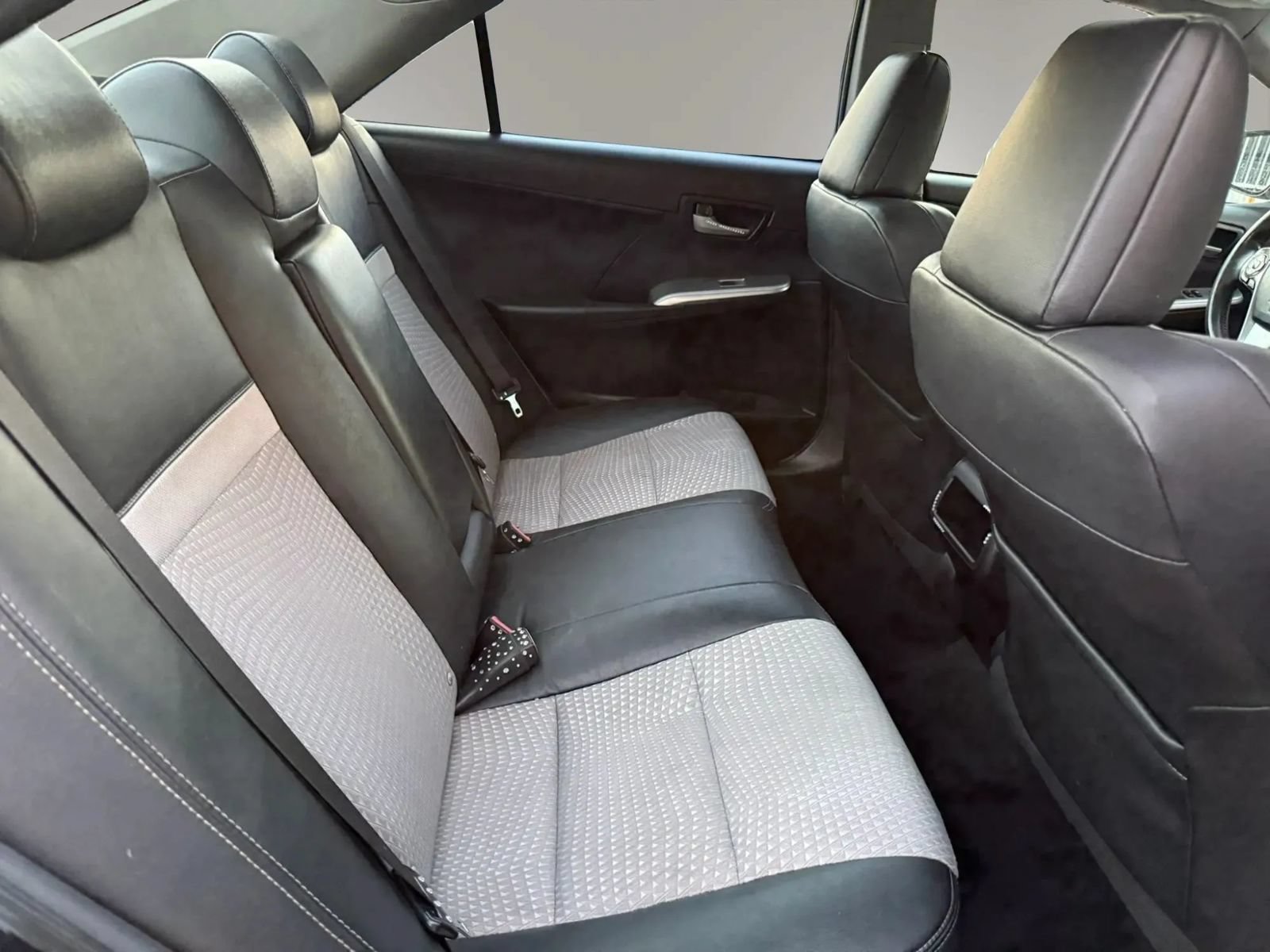 Used 2012 Toyota Camry SE FWD image 26