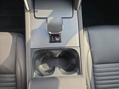 Certified 2024 Land Rover Discovery Sport Dynamic SE image 23