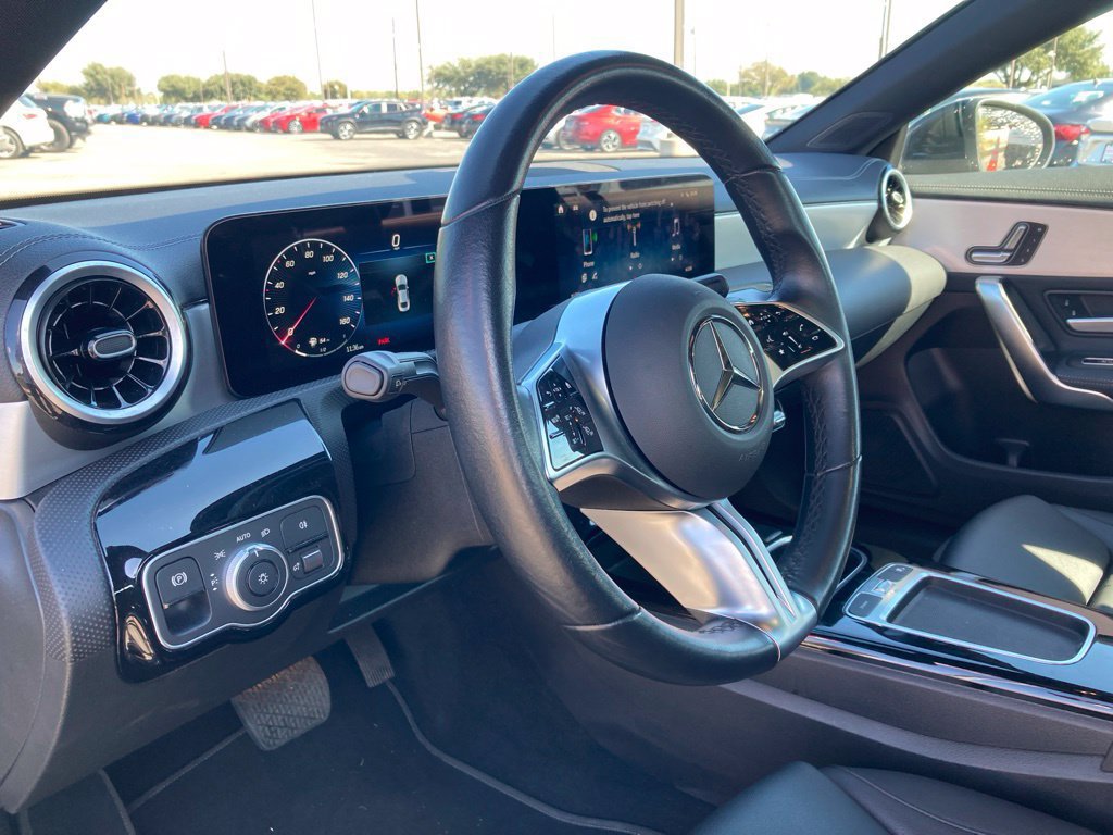 Used 2025 Mercedes-Benz CLA 250 4MATIC image 9