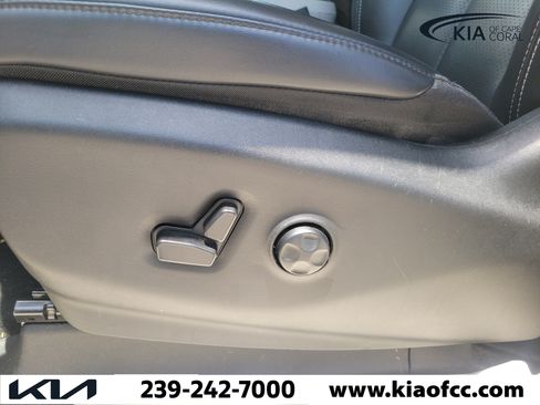 Used 2023 Chrysler Pacifica Touring-L FWD image 27