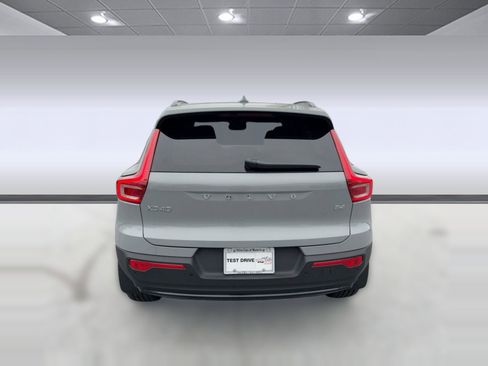 New 2026 Volvo XC40 B4 Core image 10