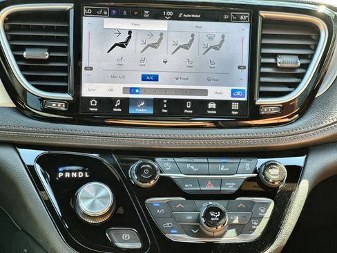 New 2026 Chrysler Pacifica Pinnacle image 21