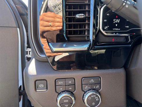 Used 2024 GMC Sierra 1500 SLE w/ X31 Off-Road Package image 22