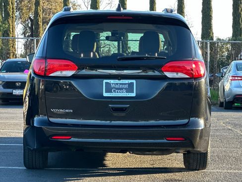 Used 2021 Chrysler Voyager Lxi image 9