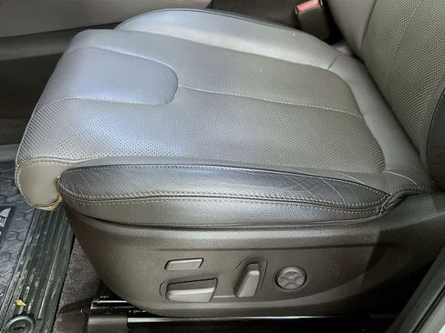 Used 2020 Hyundai Santa Fe Limited image 32