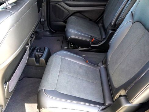 New 2025 Jeep Grand Cherokee L Altitude image 32