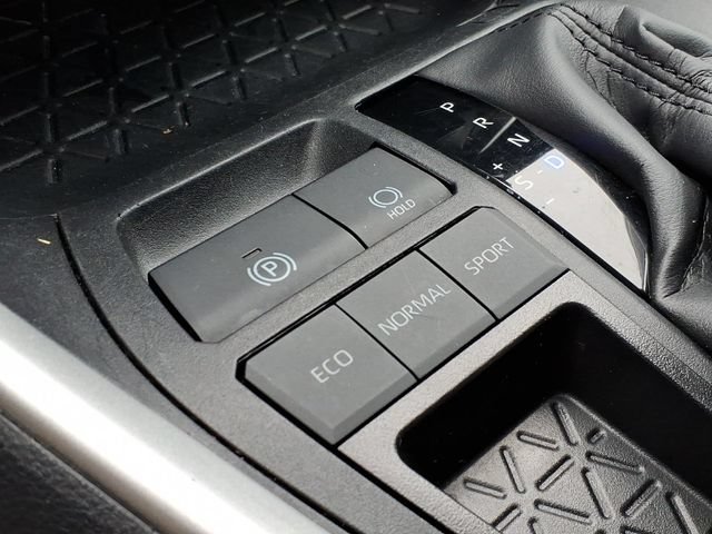 Used 2025 Toyota RAV4 XLE FWD image 28