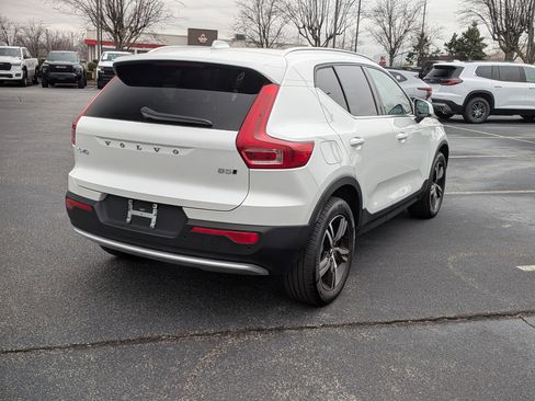 Used 2025 Volvo XC40 B5 Core image 9