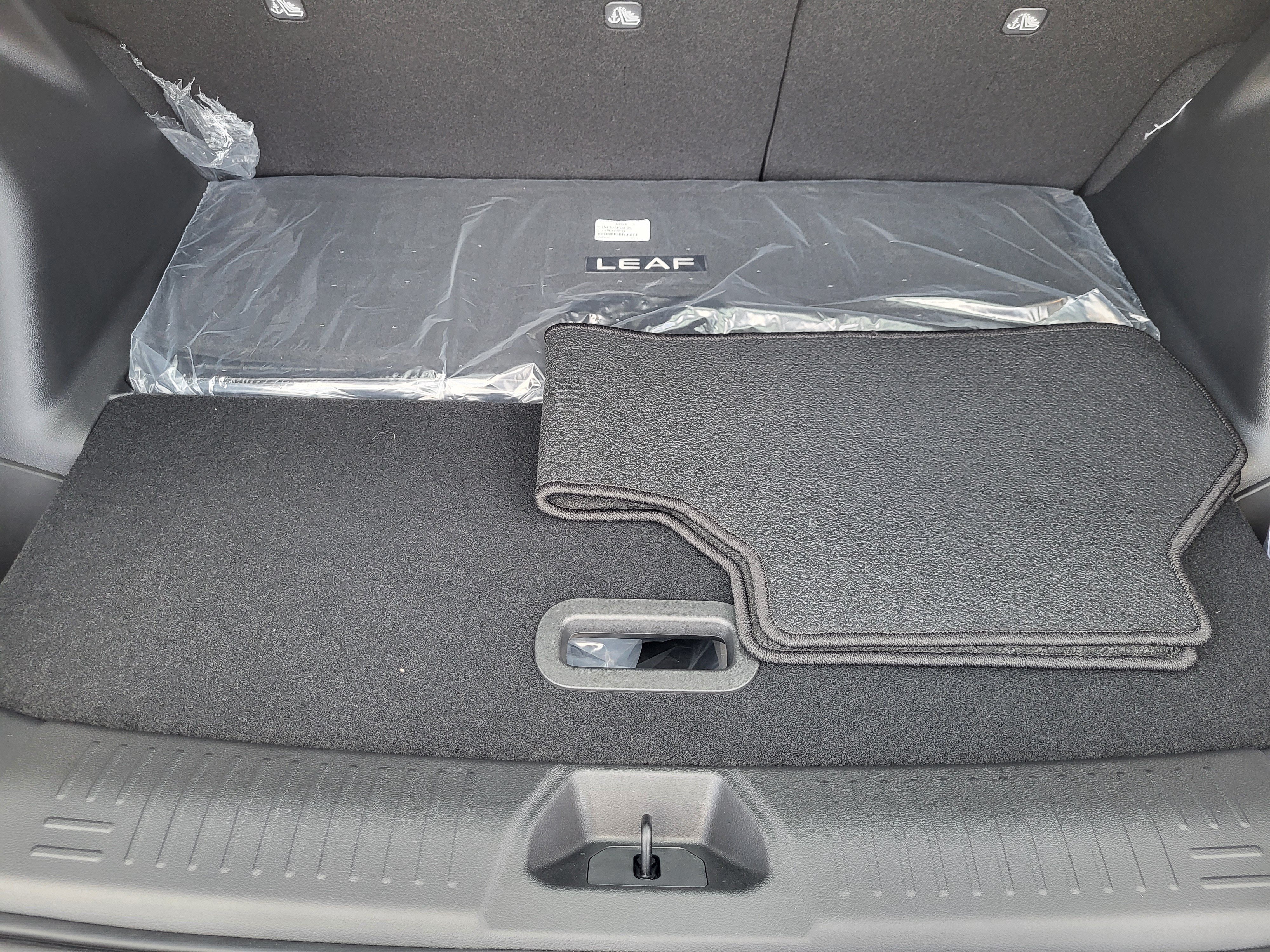 New 2026 Nissan Leaf Platinum+ w/ Cargo Package (Platinum+) FWD image 10