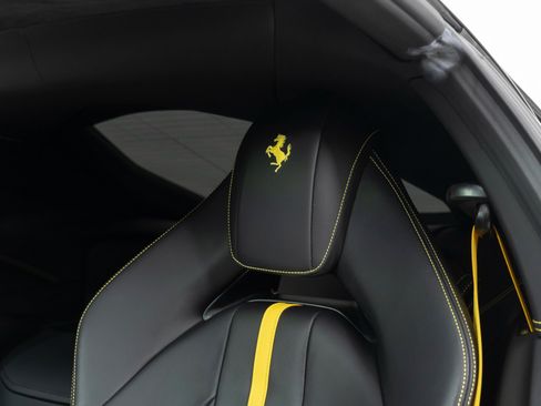 Used 2019 Ferrari 812 Superfast RWD image 15