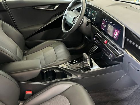 Certified 2023 Kia Niro EX Touring FWD image 17