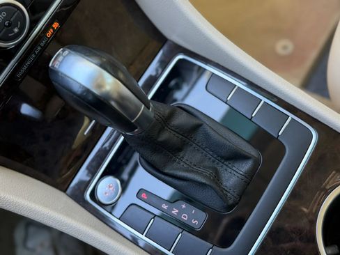 Used 2014 Volkswagen Passat TDI SEL Premium image 31