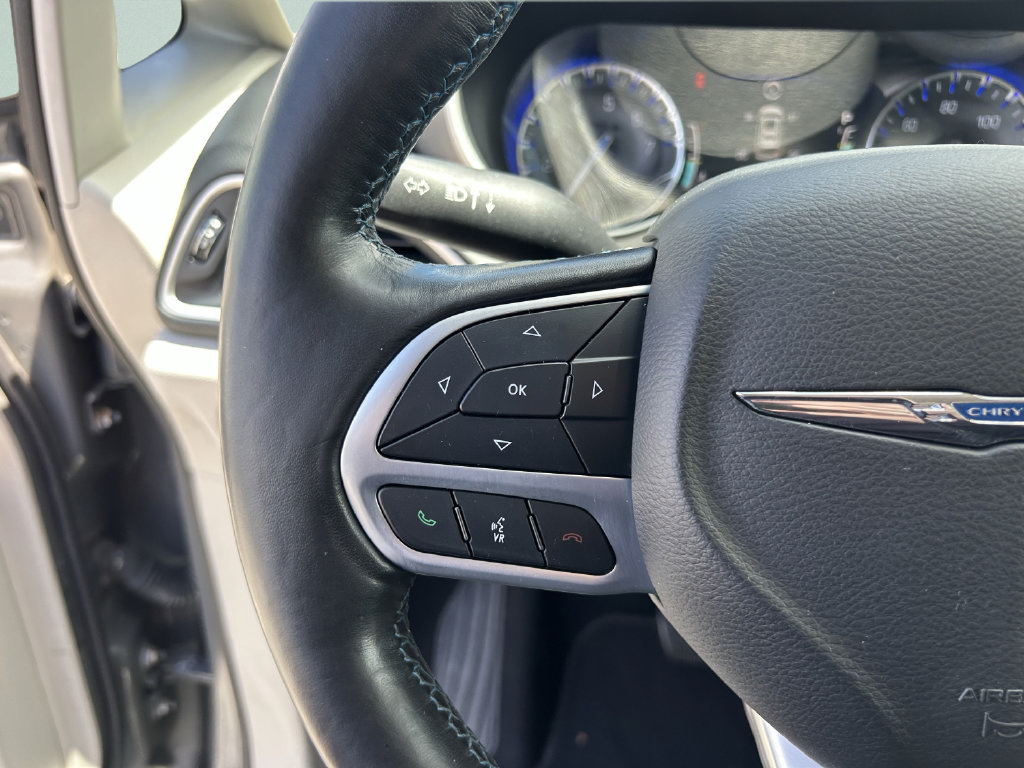 Used 2021 Chrysler Pacifica Touring-L FWD image 30