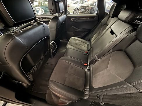 Used 2019 Porsche Macan image 20