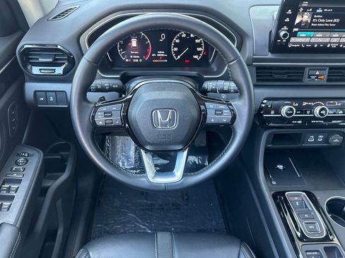 Used 2024 Honda Pilot Touring image 17