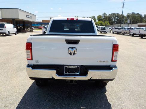 Used 2022 RAM 2500 Tradesman w/ Chrome Appearance Group AWD/4WD image 4