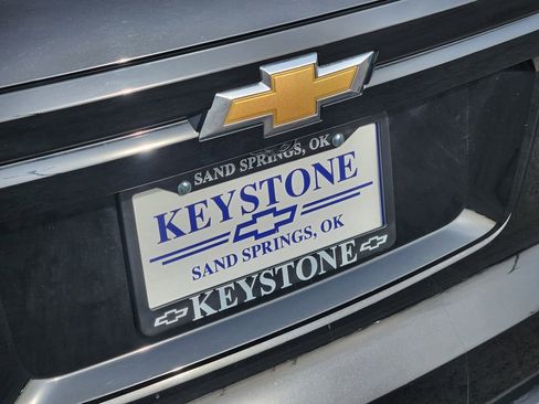 Used 2025 Chevrolet Traverse LT image 11