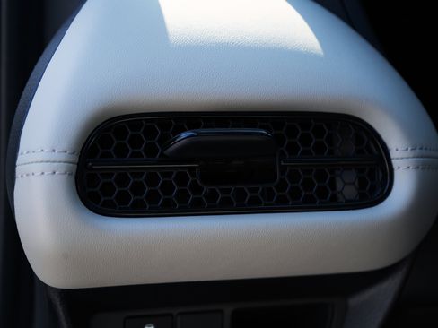 Used 2023 Honda HR-V LX image 39