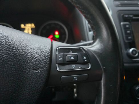 Used 2015 Volkswagen Tiguan SE image 24