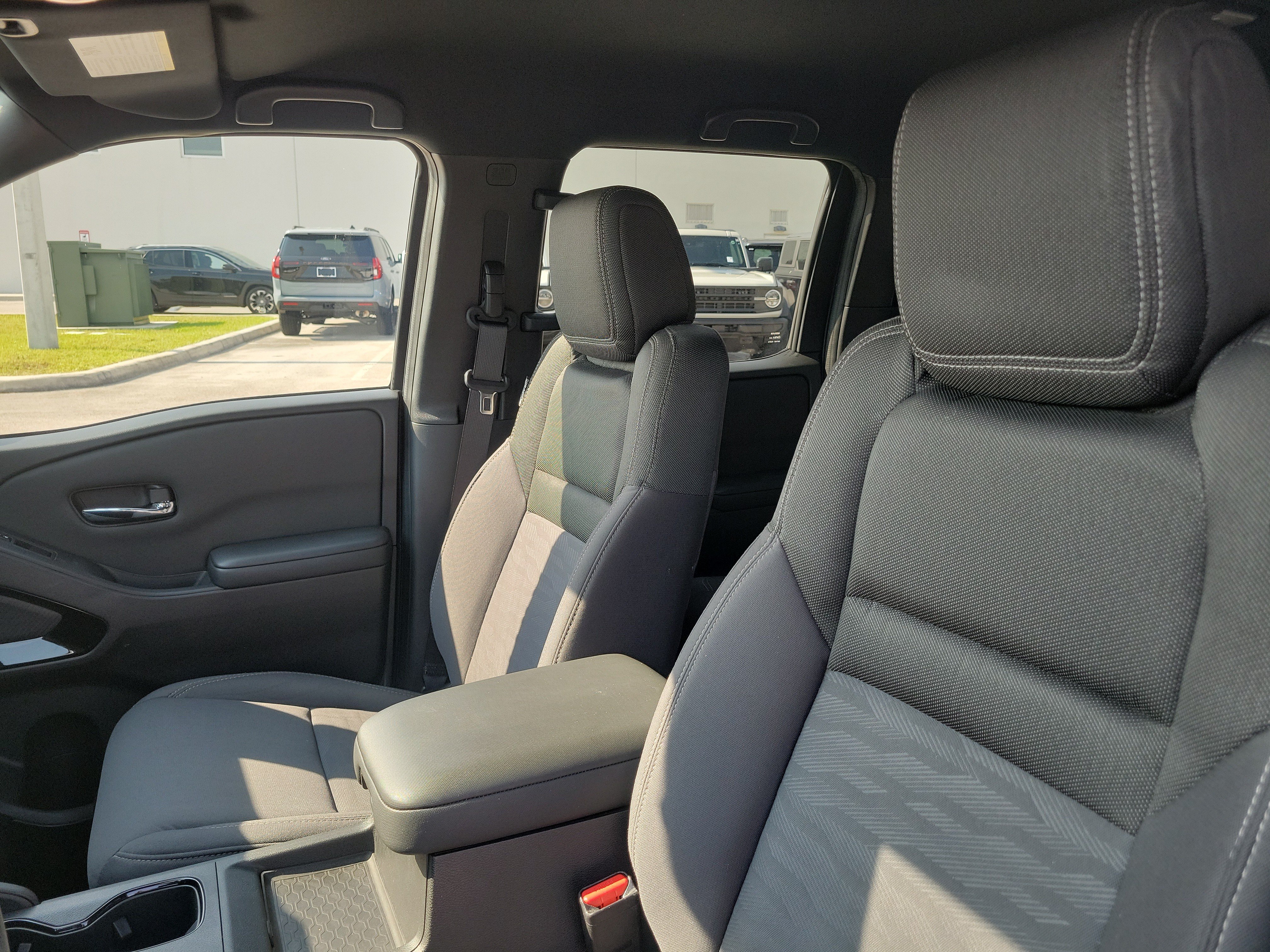 Used 2023 Nissan Frontier SV w/ Midnight Edition Package RWD image 12
