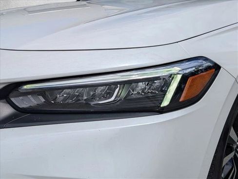 Used 2022 Honda Civic EX image 2