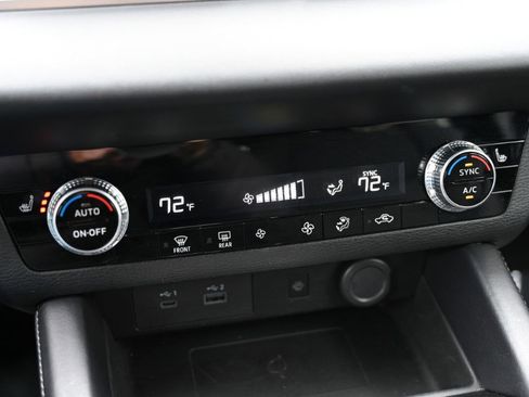 Used 2024 Mitsubishi Outlander SE Black Edition image 27