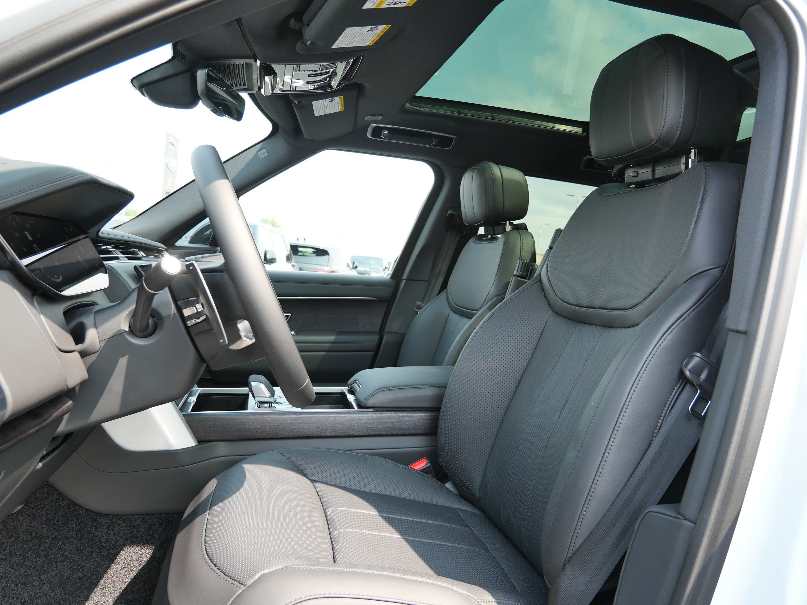 New 2026 Land Rover Range Rover SE AWD/4WD image 3