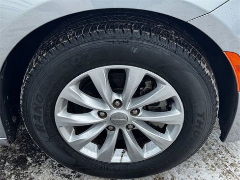 Certified 2019 Chrysler Pacifica Touring-L image 9