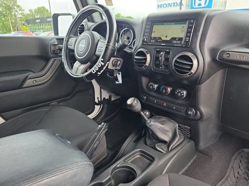 Used 2017 Jeep Wrangler Unlimited Sport AWD/4WD image 16