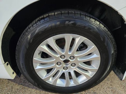 Used 2013 Toyota Sienna XLE image 64