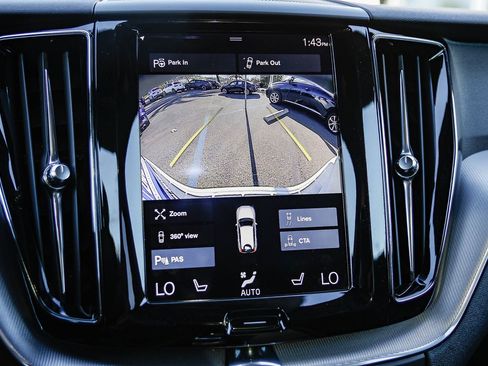 Used 2018 Volvo XC60 T8 R-Design w/ Convenience Package image 27