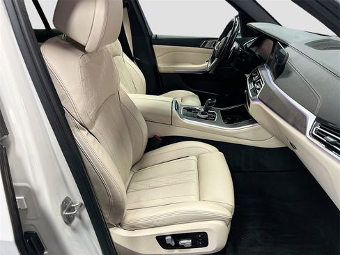 Used 2022 BMW X5 xDrive40i w/ M Sport Package image 29