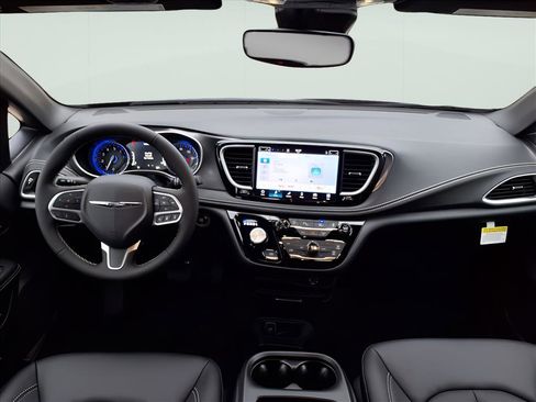 New 2026 Chrysler Pacifica Select image 10